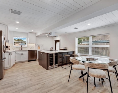 320 Nw 3rd Avenue - Photo Thumbnail 11