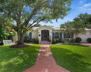 302 Nw 16th Street - Photo Thumbnail 2