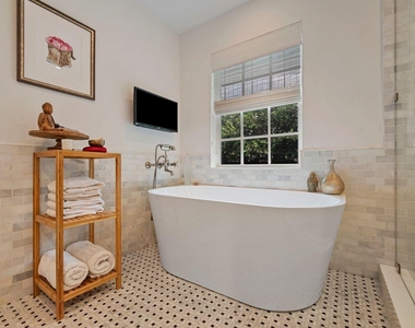 302 Nw 16th Street - Photo Thumbnail 22