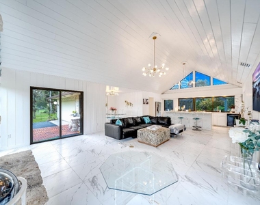 583 Rambling Drive Circle - Photo Thumbnail 3