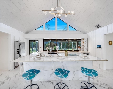 583 Rambling Drive Circle - Photo Thumbnail 9