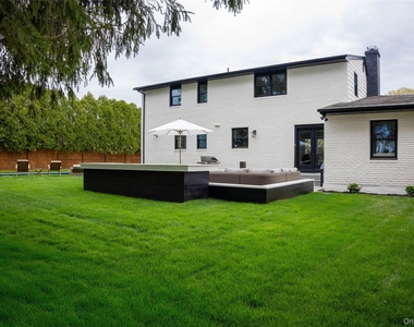 17 Underhill Drive - Photo Thumbnail 15