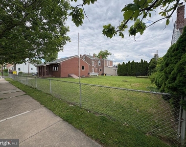 1040 Indiana Ave - Photo Thumbnail 3