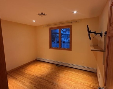 1040 Indiana Ave - Photo Thumbnail 12