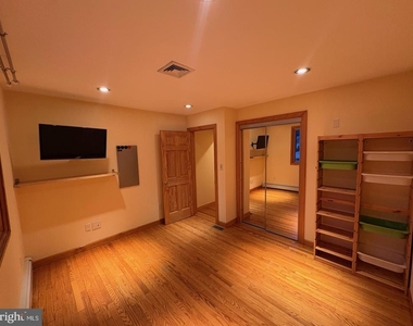 1040 Indiana Ave - Photo Thumbnail 13