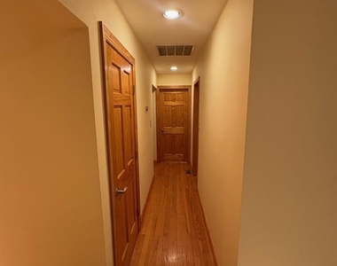 1040 Indiana Ave - Photo Thumbnail 17