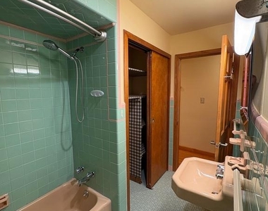 1040 Indiana Ave - Photo Thumbnail 16