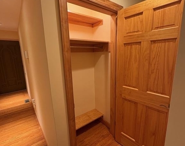 1040 Indiana Ave - Photo Thumbnail 5