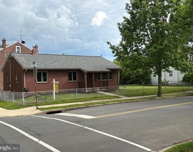 1040 Indiana Ave - Photo Thumbnail 1