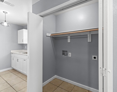 7617 Meador Ave - Photo Thumbnail 11