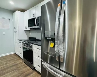 521 Granade Drive - Photo Thumbnail 3