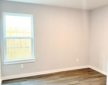 8109 Denton Street - Photo Thumbnail 14