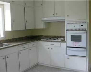 704 Sue Street - Photo Thumbnail 10