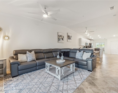 43051 Greenway Boulevard - Photo Thumbnail 3