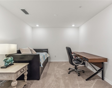 43051 Greenway Boulevard - Photo Thumbnail 8