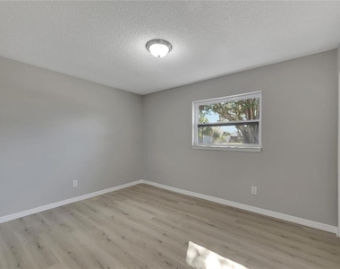 527 Fox Run Trail - Photo Thumbnail 32