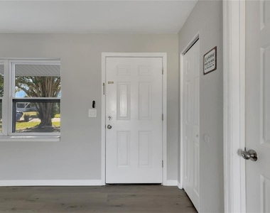 527 Fox Run Trail - Photo Thumbnail 9