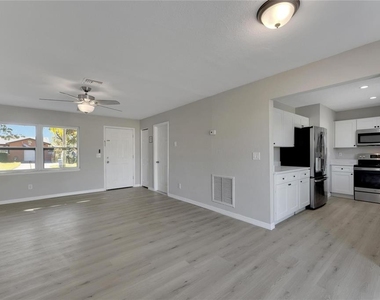 527 Fox Run Trail - Photo Thumbnail 12