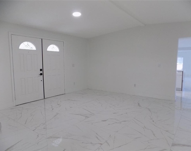 1511 E Horatio Avenue - Photo Thumbnail 3