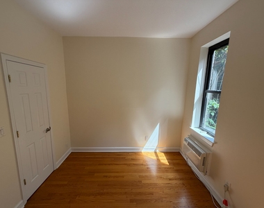 East 91st Street - Photo Thumbnail 1