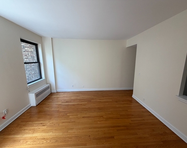 East 91st Street - Photo Thumbnail 2