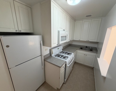 East 91st Street - Photo Thumbnail 4