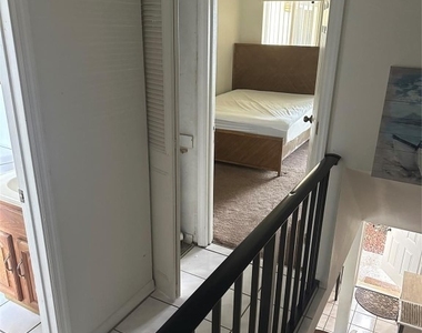 2210 Se 4th Avenue - Photo Thumbnail 3