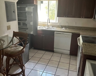 2210 Se 4th Avenue - Photo Thumbnail 1