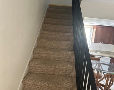 2210 Se 4th Avenue - Photo Thumbnail 2