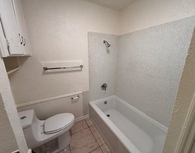 762 E Pecan Street - Photo Thumbnail 14