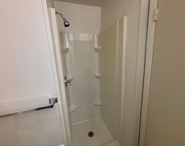 762 E Pecan Street - Photo Thumbnail 11