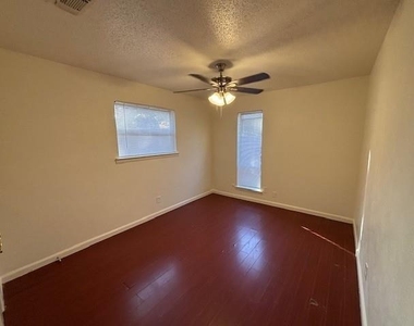 762 E Pecan Street - Photo Thumbnail 12