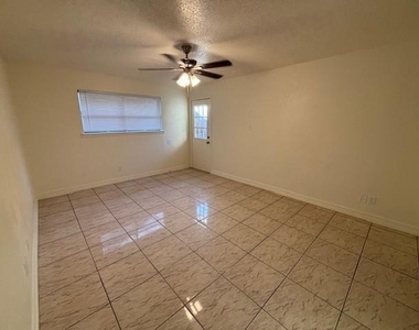 762 E Pecan Street - Photo Thumbnail 3
