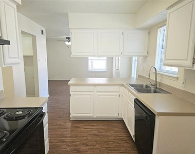 4625 Goldrock Drive - Photo Thumbnail 6