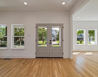 6255 Belmont Avenue - Photo Thumbnail 3