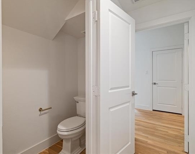 6255 Belmont Avenue - Photo Thumbnail 13