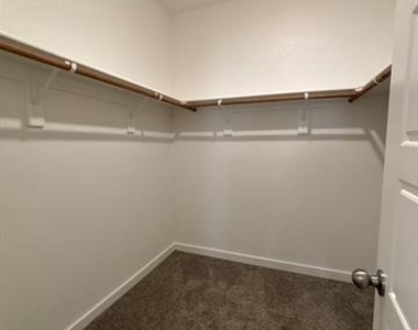 628 Blackland Drive - Photo Thumbnail 16
