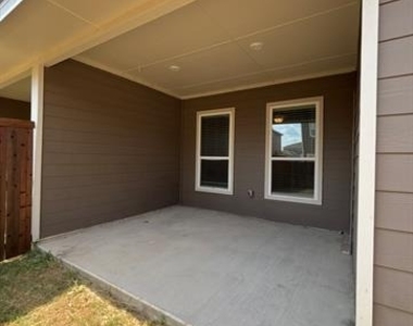 628 Blackland Drive - Photo Thumbnail 20