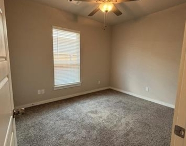 628 Blackland Drive - Photo Thumbnail 17