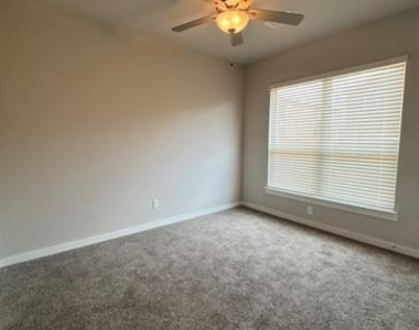 628 Blackland Drive - Photo Thumbnail 11