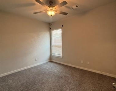 628 Blackland Drive - Photo Thumbnail 9
