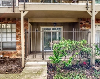 5315 Fleetwood Oaks Avenue - Photo Thumbnail 11