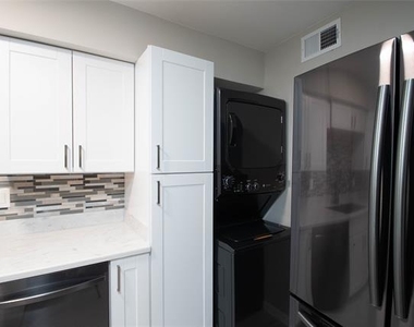 5315 Fleetwood Oaks Avenue - Photo Thumbnail 3