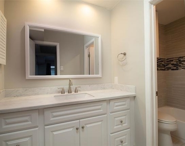 5315 Fleetwood Oaks Avenue - Photo Thumbnail 6