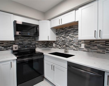 5315 Fleetwood Oaks Avenue - Photo Thumbnail 1