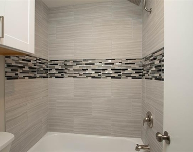 5315 Fleetwood Oaks Avenue - Photo Thumbnail 7