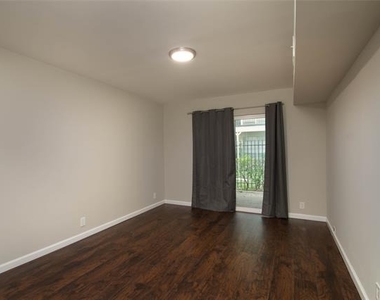 5315 Fleetwood Oaks Avenue - Photo Thumbnail 5