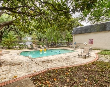 5315 Fleetwood Oaks Avenue - Photo Thumbnail 13