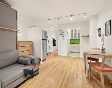 West 55th Street - Photo Thumbnail 1