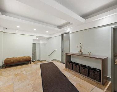 West 55th Street - Photo Thumbnail 4